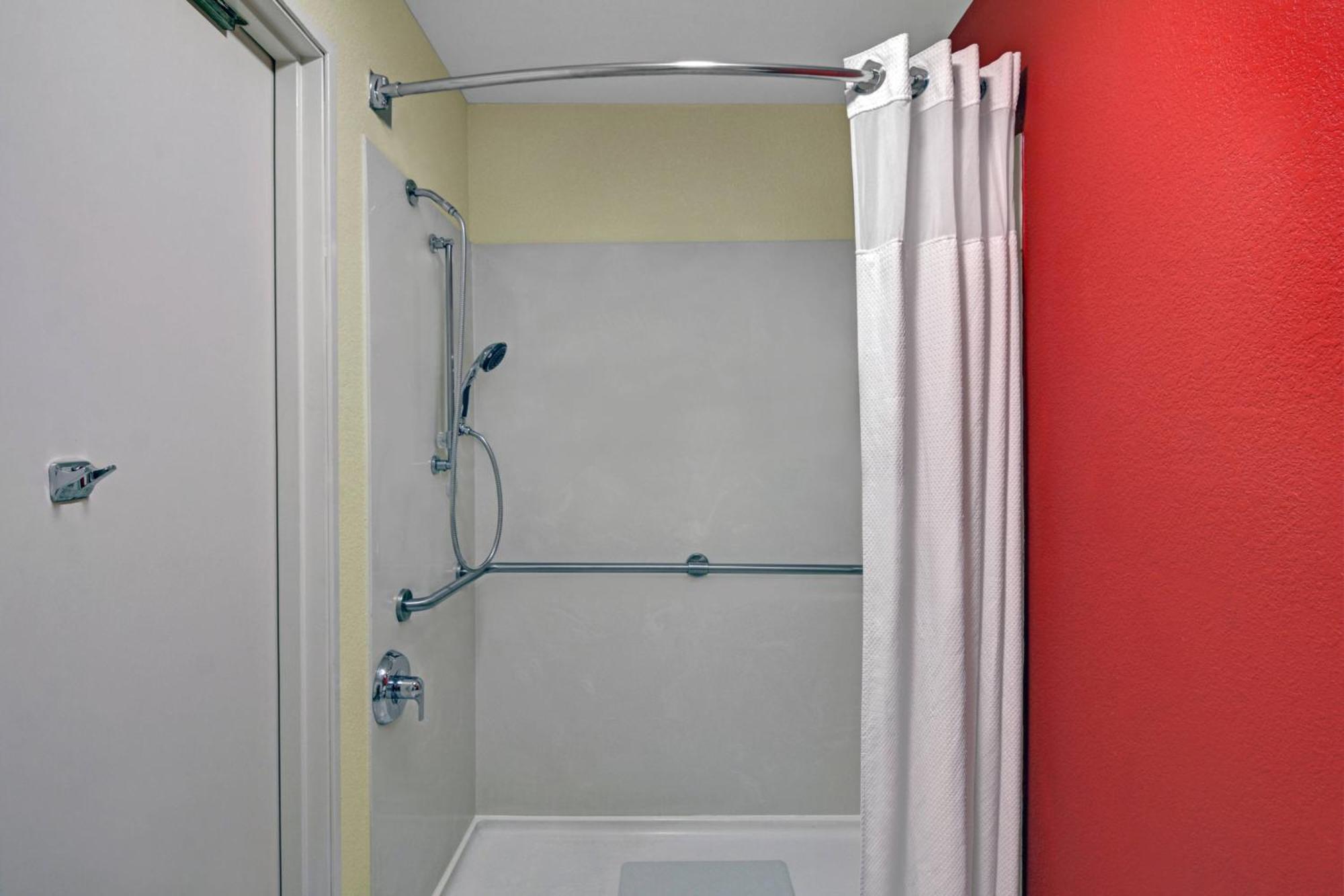 Hotel Courtyard Airport 3*