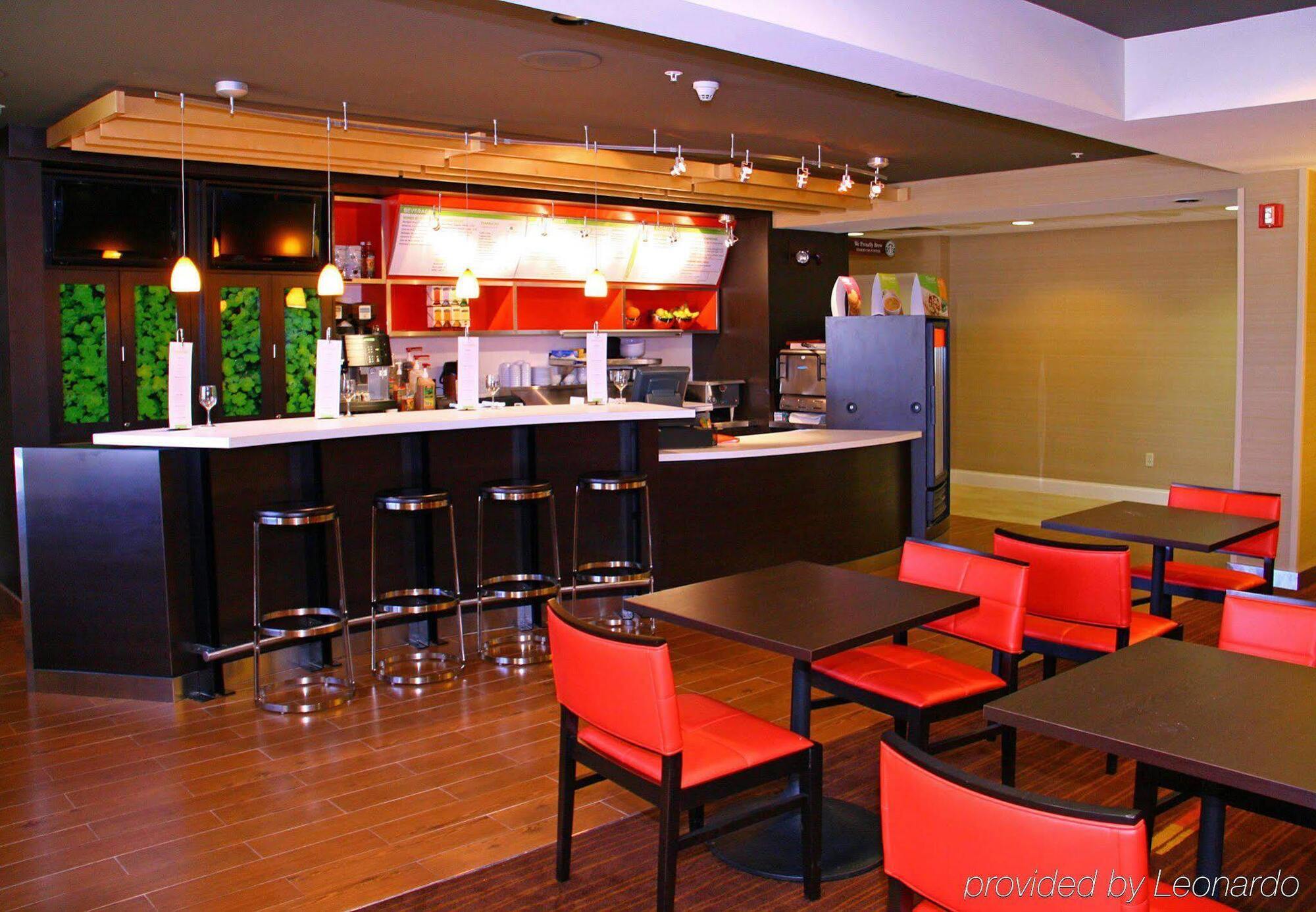Hotel Courtyard Airport 3*