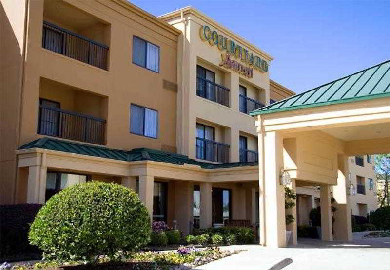 Courtyard Airport Hotel